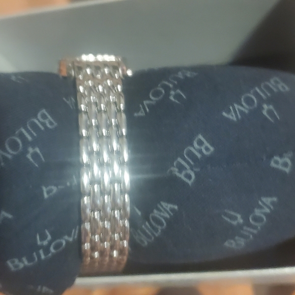 LADIES BULOVA WATCH - Picture 3 of 6